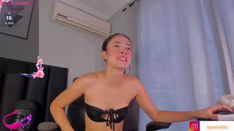 Snapshot of miia_bratz chatting on September 2025 07:49:01 PM miia_bratz online show from September 2025 07:49:01 PM