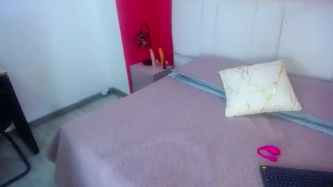 Snapshot of miia_colliins__ chatting on September 2025 01:24:02 PM Miia colliins   online show from September 2025 01:24:02 PM