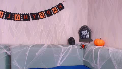 miia scoott  online show from October 2025 11:58:01 AM