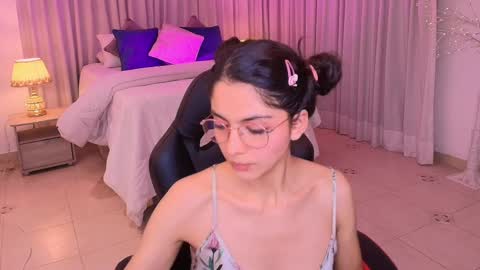 Mia online show from February 2025 07:34:02 AM