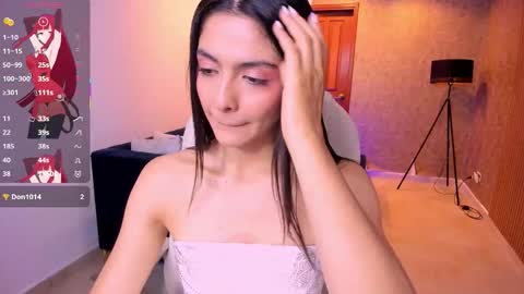 Mia online show from September 2025 11:02:01 AM