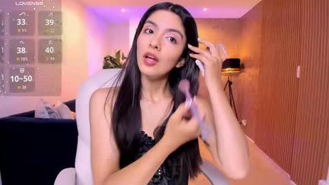 Mia online show from September 2025 11:04:02 AM