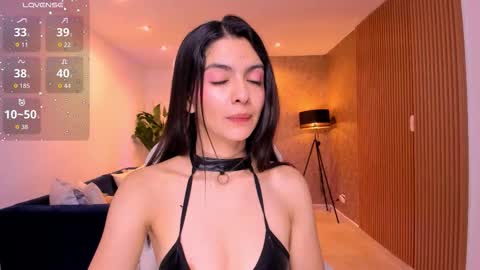 Mia online show from October 2025 11:06:01 AM