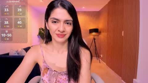 Mia online show from October 2025 11:07:01 AM