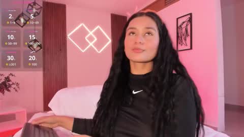 Mia  online show from December 2025 01:05:01 PM