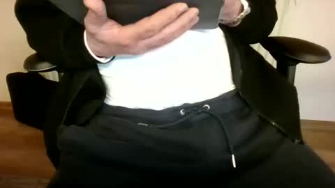 mik online show from November 2025 11:43:02 AM