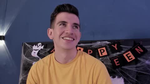 mikael online show from October 2025 04:24:02 AM