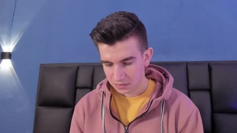 mikael online show from November 2025 04:32:02 AM