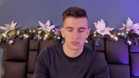 mikael online show from December 2025 03:26:02 AM