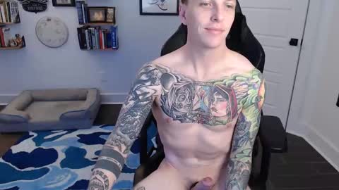 MikahisHung online show from December 2024 03:31:02 PM