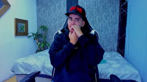 Mike 0233 online show from November 2025 04:18:02 AM