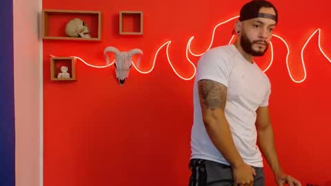 Mike online show from November 2025 12:00:02 PM