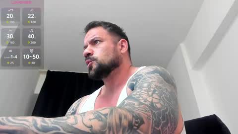 Snapshot of mikebigboy31 chatting on May 2026 02:40:01 AM Mike online show from May 2026 02:40:01 AM
