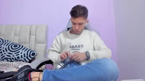 Snapshot of mikebradley15 chatting on February 2026 02:04:01 AM mikebradley15 online show from February 2026 02:04:01 AM