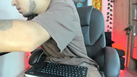 mikee_scooth online show from December 2024 09:43:01 PM