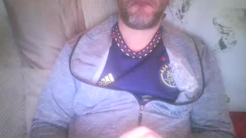 Snapshot of mikehockishuge9 chatting on January 2025 09:43:02 PM mikehockishuge9 online show from January 2025 09:43:02 PM