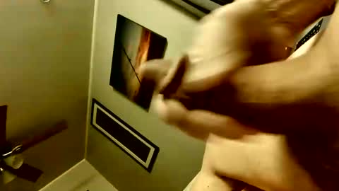 MikeHunt online show from December 2024 09:33:01 PM