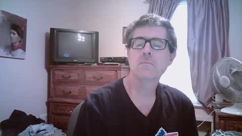 Snapshot of mikewulds chatting on April 2026 11:07:01 PM Mike online show from April 2026 11:07:01 PM