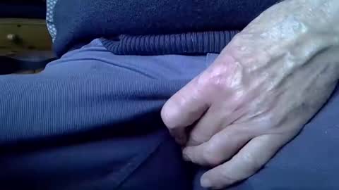 Snapshot of mikeybed chatting on December 2024 09:40:02 AM mikeybed online show from December 2024 09:40:02 AM