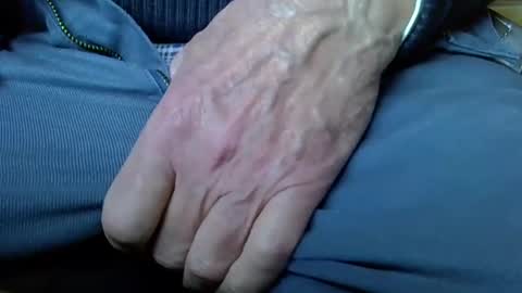 Snapshot of mikeybed chatting on December 2024 10:44:02 AM mikeybed online show from December 2024 10:44:02 AM