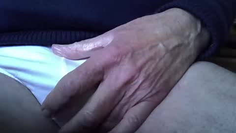 Snapshot of mikeybed chatting on January 2025 02:46:01 PM mikeybed online show from January 2025 02:46:01 PM