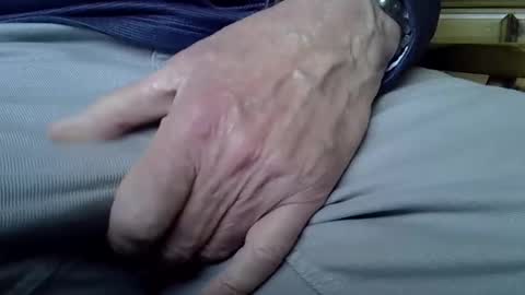 Snapshot of mikeybed chatting on January 2025 02:10:01 PM mikeybed online show from January 2025 02:10:01 PM