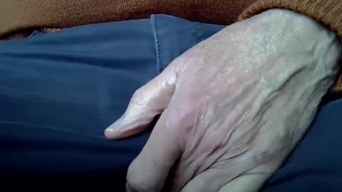 Snapshot of mikeybed chatting on February 2025 12:44:01 PM mikeybed online show from February 2025 12:44:01 PM