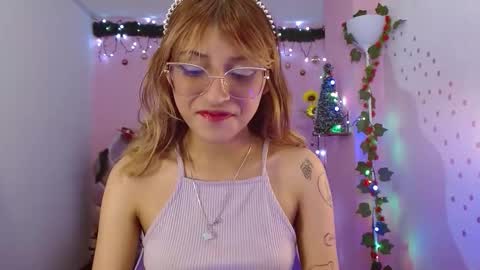 Snapshot of mikka_ela chatting on December 2025 01:40:01 PM Mikka 3 online show from December 2025 01:40:01 PM