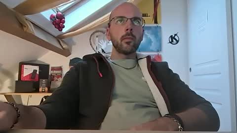 mikmik91 online show from December 2024 03:39:01 PM