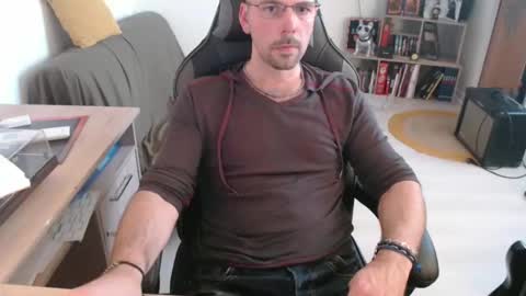 mikmik91 online show from February 2026 03:21:01 PM