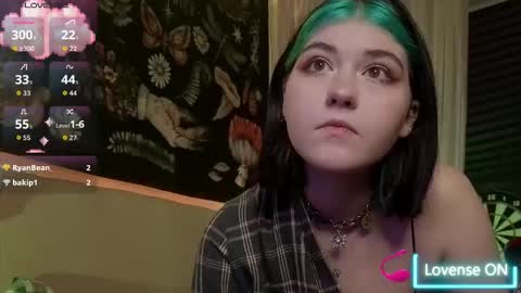 Snapshot of miko_meow chatting on November 2025 05:27:01 PM Miko online show from November 2025 05:27:01 PM