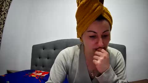 Mikyloveu online show from December 2024 04:39:01 PM