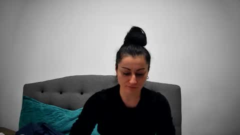 Mikyloveu online show from October 2025 02:06:02 PM