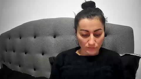 Mikyloveu online show from December 2025 04:37:02 PM