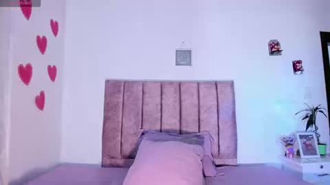 Snapshot of mila_1wood chatting on September 2025 01:04:01 PM mila_1wood online show from September 2025 01:04:01 PM