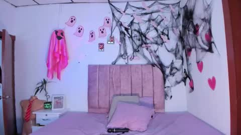 Snapshot of mila_1wood chatting on October 2025 02:17:02 PM mila_1wood online show from October 2025 02:17:02 PM
