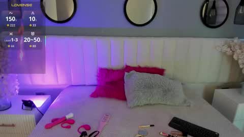 mila_hank online show from November 2025 12:16:01 PM