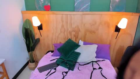 Mila and samy online show from January 2026 12:22:02 PM