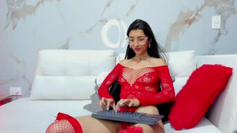          online show from February 2025 01:04:02 AM