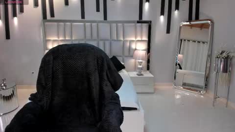 Snapshot of milacoleman chatting on April 2026 03:00:02 AM Mila online show from April 2026 03:00:02 AM