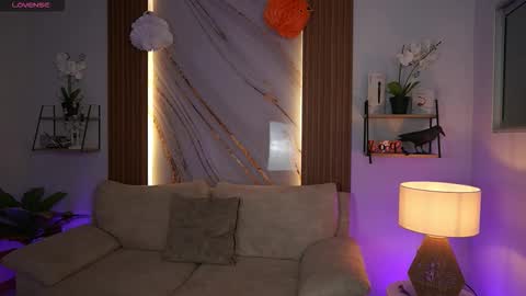 milacrave online show from November 2025 11:32:01 AM