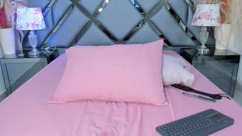 Snapshot of milan_lewiss chatting on November 2025 01:32:02 PM milan_lewiss online show from November 2025 01:32:02 PM