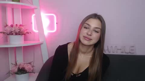milanaangelas online show from November 2025 05:54:01 AM