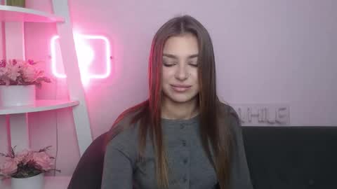 milanaangelas online show from November 2025 06:00:02 AM