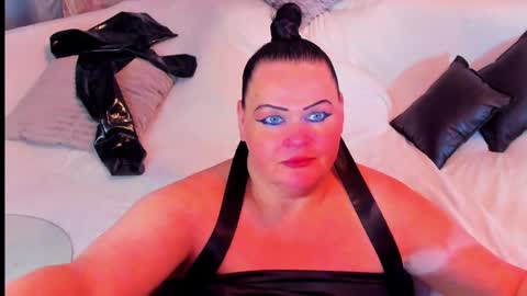 Snapshot of milanabiegert chatting on December 2024 07:17:02 PM Lana online show from December 2024 07:17:02 PM