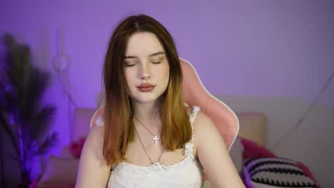 milanamoons online show from September 2025 12:16:02 PM