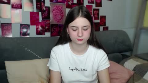 milanaroz online show from October 2025 05:37:02 AM