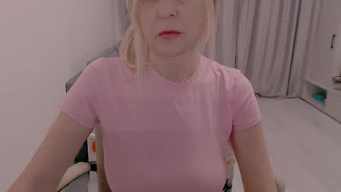 Milena online show from October 2025 02:45:01 AM