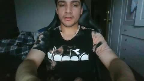 Snapshot of milanovalentine chatting on December 2025 11:13:01 PM milanovalentine online show from December 2025 11:13:01 PM