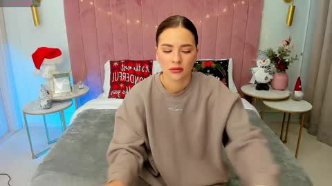 Mia online show from December 2024 05:34:01 AM